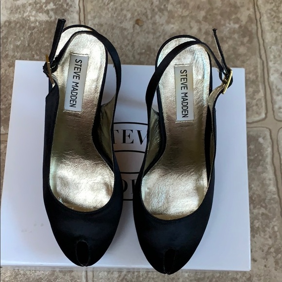Steve Madden satin heels - Picture 4 of 8